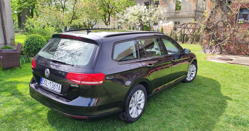 Volkswagen Passat cena 55900 przebieg: 307000, rok produkcji 2017 z Syców małe 137